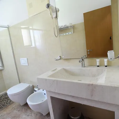 Hotel Gega 4*